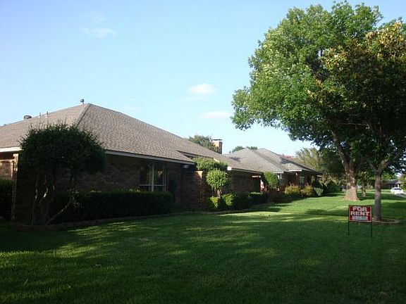 2nd image of 1403 Meadow Gln