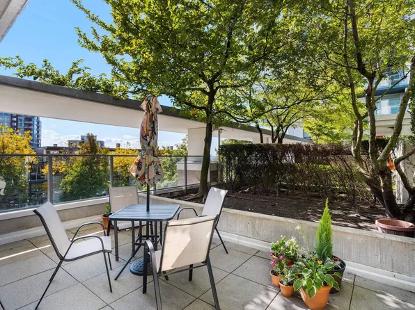 158 W 13th St #306, North Vancouver, BC V7M 0A7