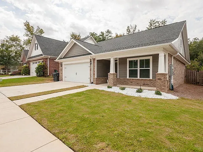1004 Barrett Dr — Photo 2