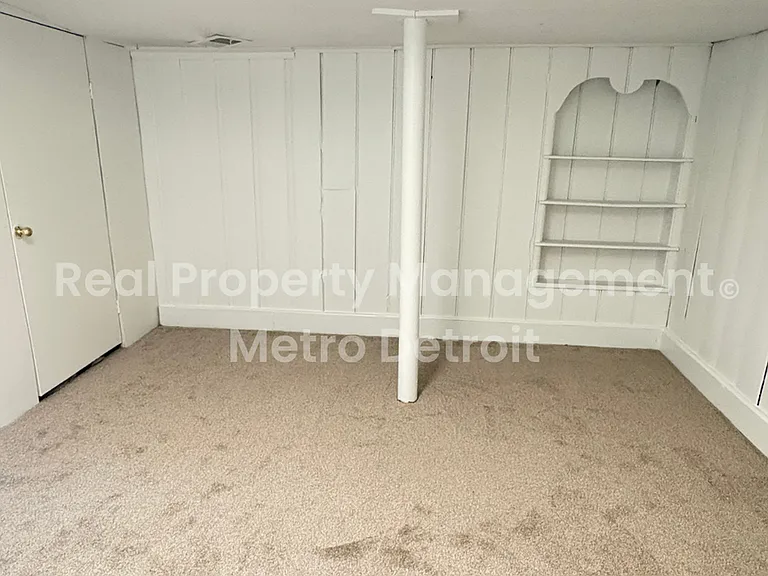 55 1/2 Kensington Blvd — Photo 14
