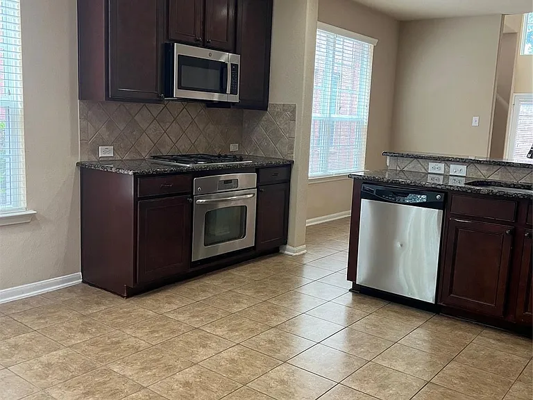 1214 Glenwood Canyon Ln — Photo 8