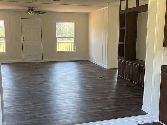 4th image of 1079 Highway 105 Rd