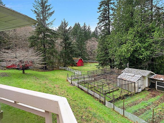 4th image of 5805 E Sooke Rd