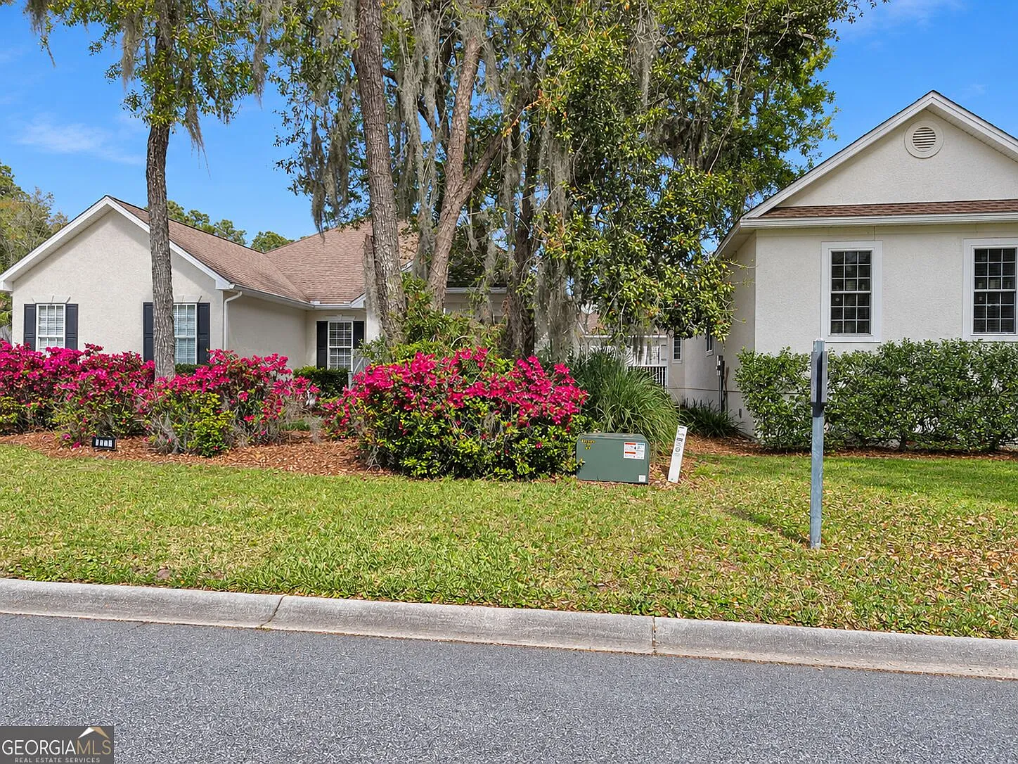 4 bed, 2.0 bath, 2350 sqft, $3,650 — Photo 2