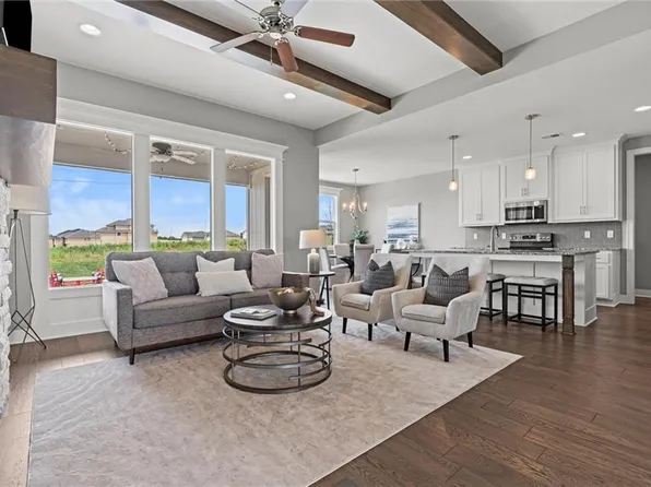 20908 W 189th St, Spring Hill, KS 66083