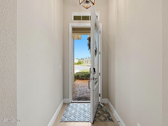 4th image of 25 WATERBROOK Place