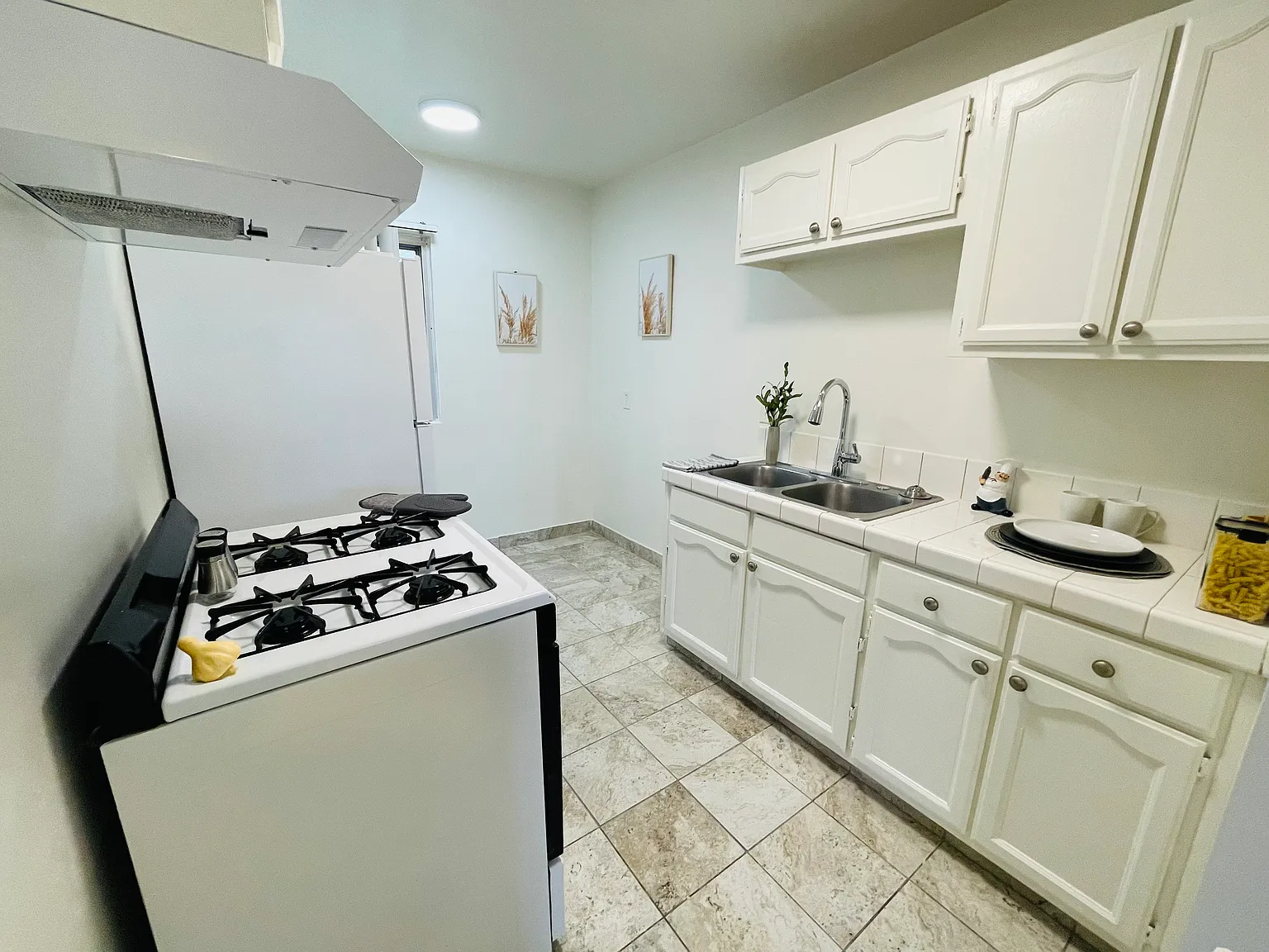 1 bed, 400 sqft, $1,895 — Photo 2