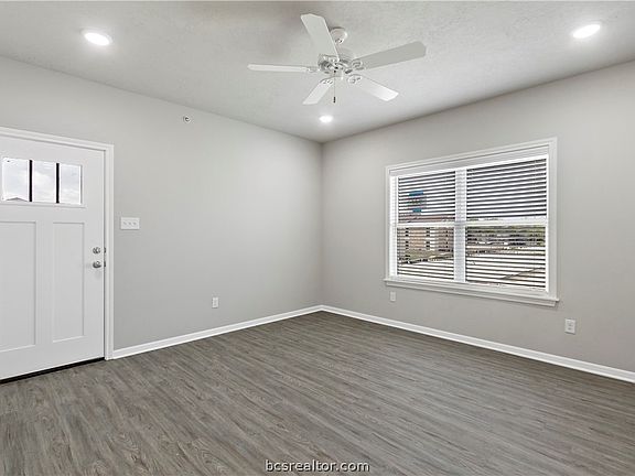 5th image of 1326 Prairie Dr #121