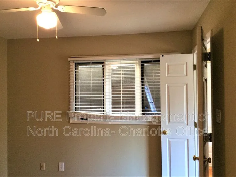 1109 E Morehead St #21 — Photo 22