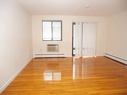 1039 Commonwealth Ave Photo 1