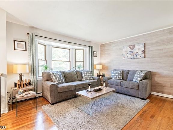 3rd image of 7 Gilbert Dr