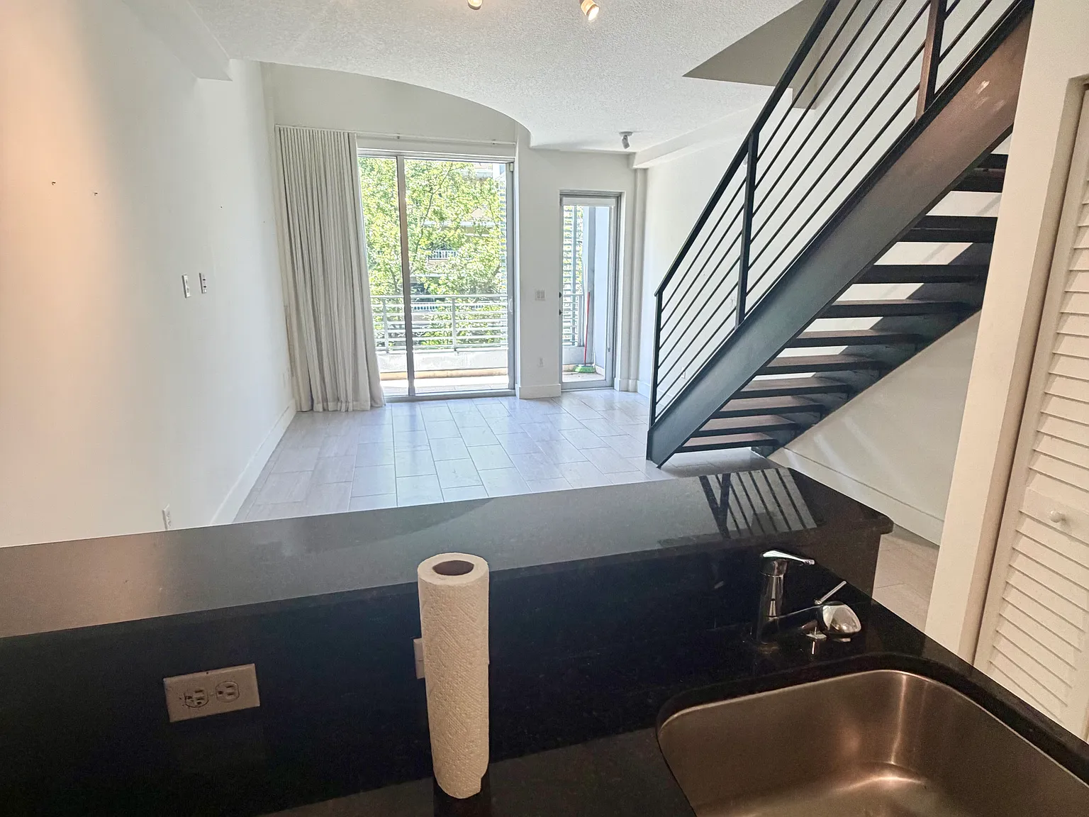 1 bed, 1.5 bath, 790 sqft, $3,950 — Photo 2