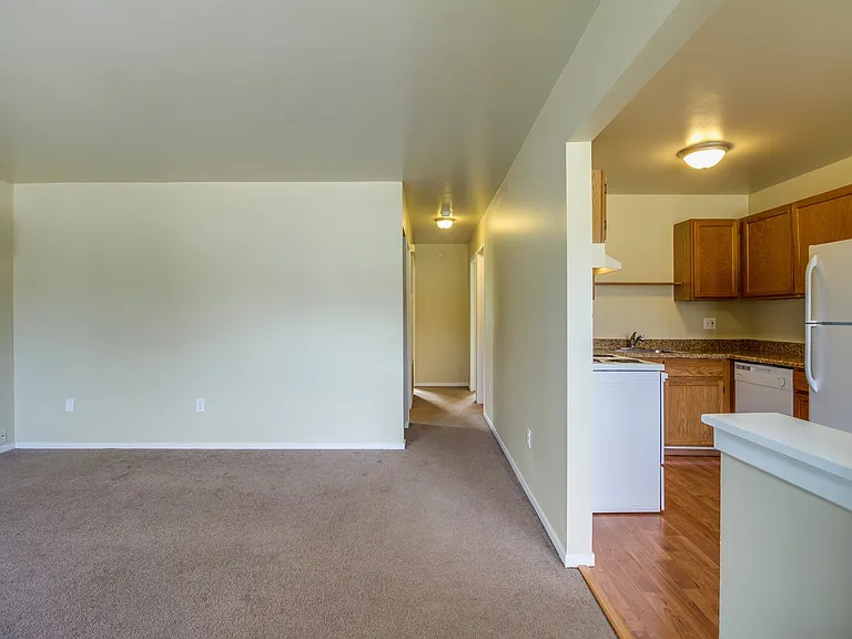 425 Meadow View St — Photo 3