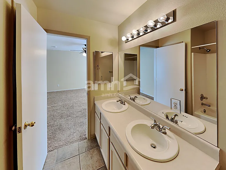 190 E 1325 N — Photo 11