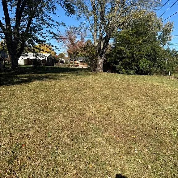 4704 Greenleigh Rd — Photo 2