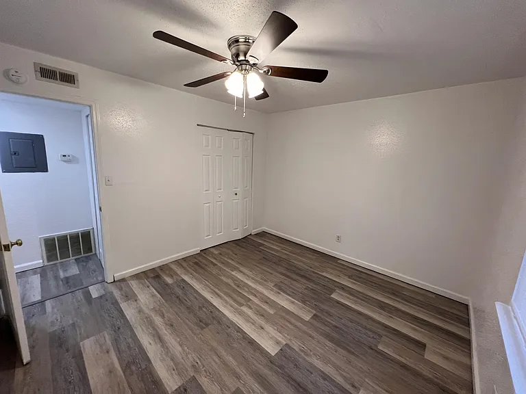 411 E Osborn St — Photo 8