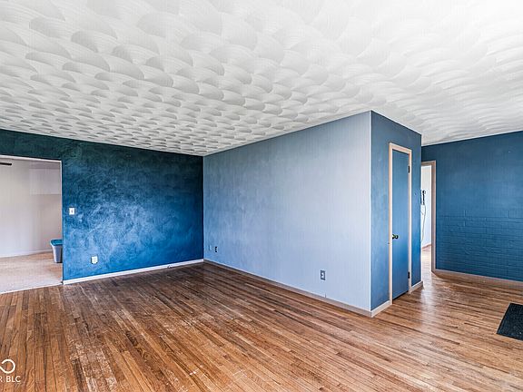 5th image of 119 W Main St
