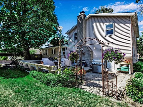 3rd image of 39 Fieldstone Dr