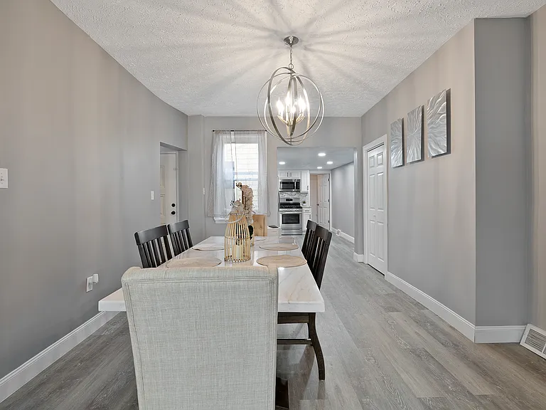 2118 Carey Way — Photo 4