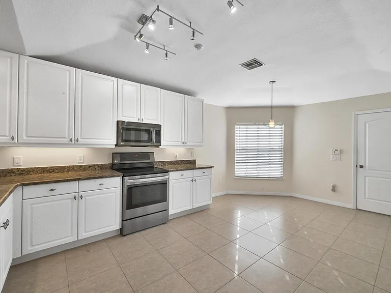 4209 SW McClellen St — Photo 9