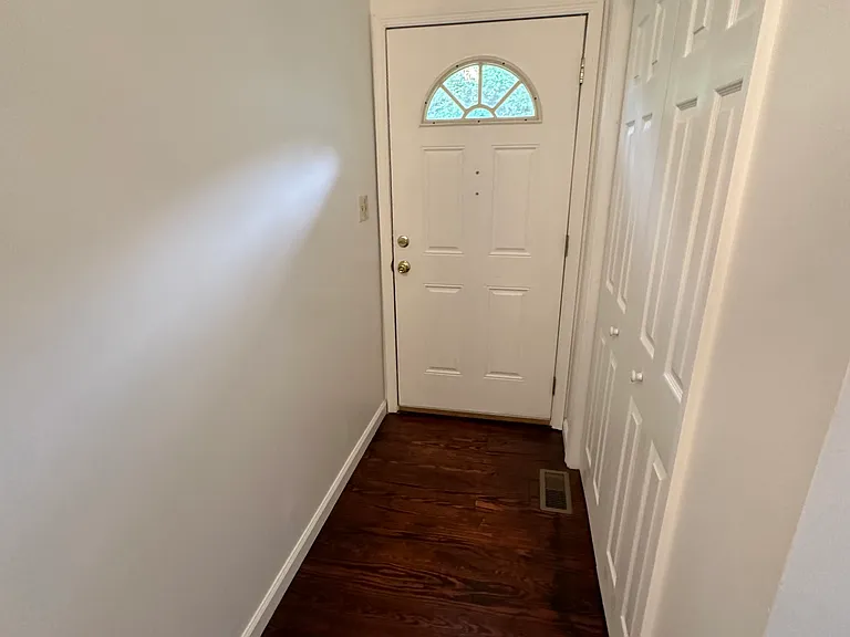 212 Eisenhower Dr — Photo 10