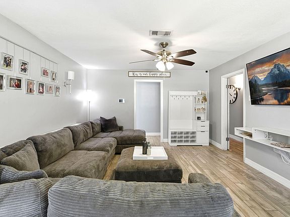 5th image of 2405 Hillshire Dr