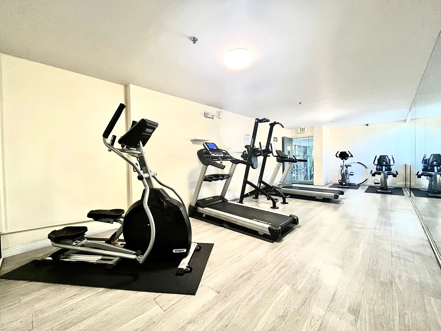 Perfectly situated 2 bedroom and 2 bathroom ! — Photo 3