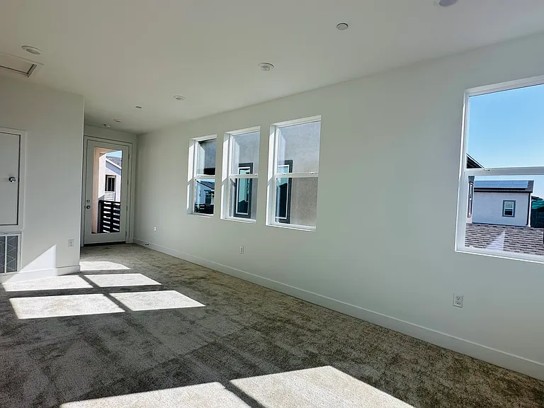 454 Lobata — Photo 17