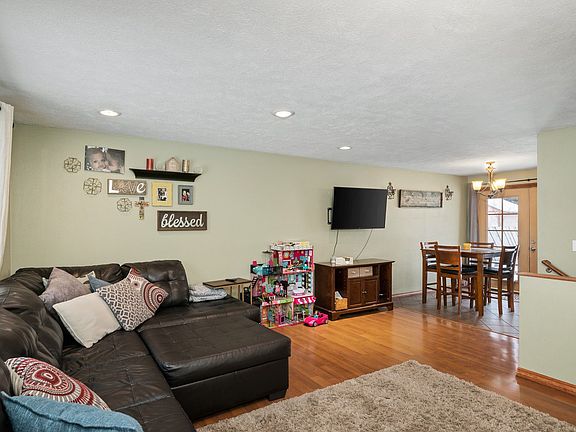 5th image of 3303 E 33rd Ave