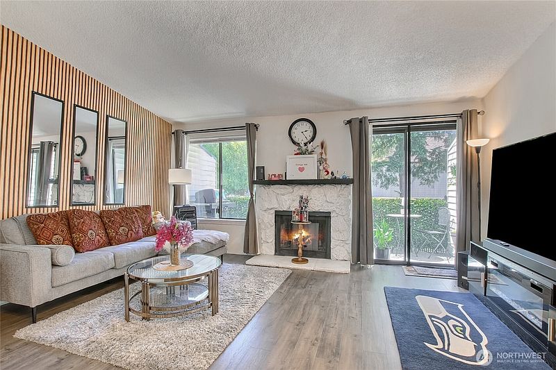 4th image of 1313 W James Street #2