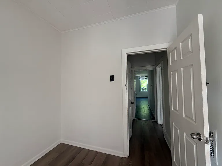 348 Armstrong Ave #2E — Photo 8