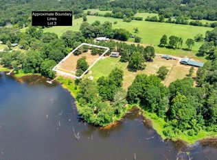 250 Indian Hen Dr, Garrison, TX 75946