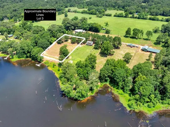 250 Indian Hen Dr, Garrison, TX 75946