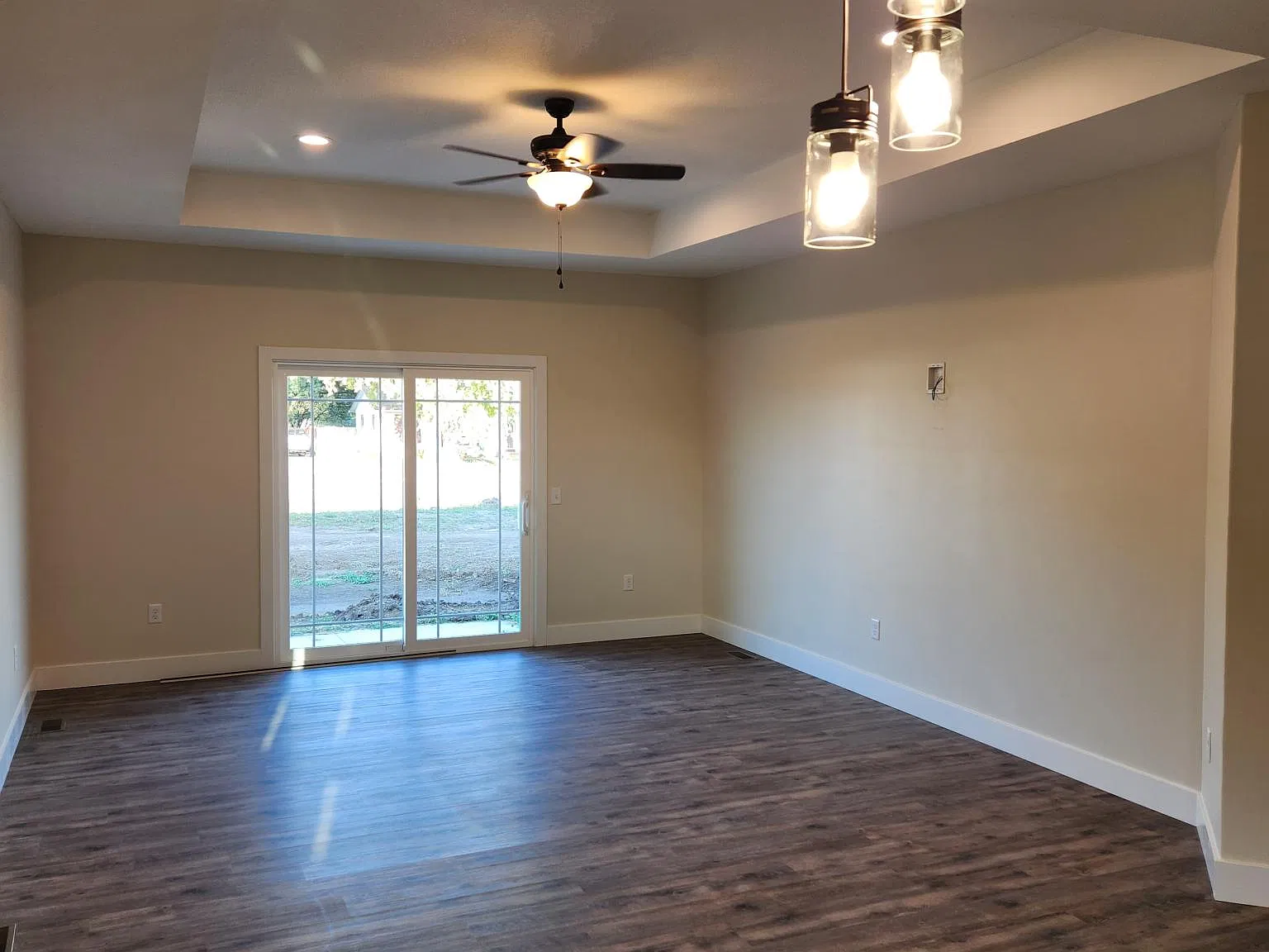 2806 Crystal Lake Dr — Photo 2
