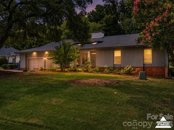 19330 Yachtman Dr, Cornelius, NC 28031