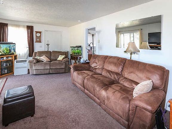 2nd image of 4804 NE 118th Ct