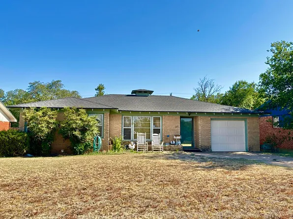 215 SW 10th St, Plainview, TX 79072