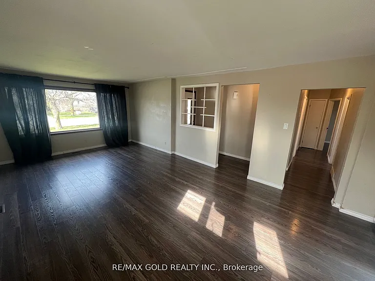 979 Wellington St — Photo 7