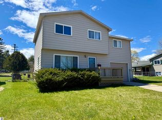 411 Ottawa Dr, Oscoda, MI 48750