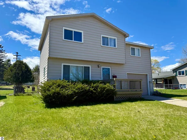 411 Ottawa Dr, Oscoda, MI 48750