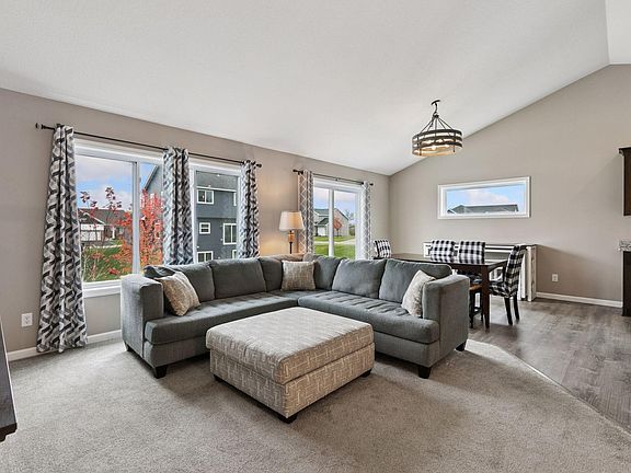 5th image of 27671 Oxford Ln