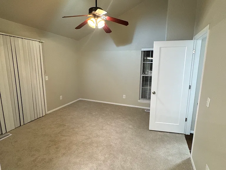 405 Sundance Ln — Photo 4
