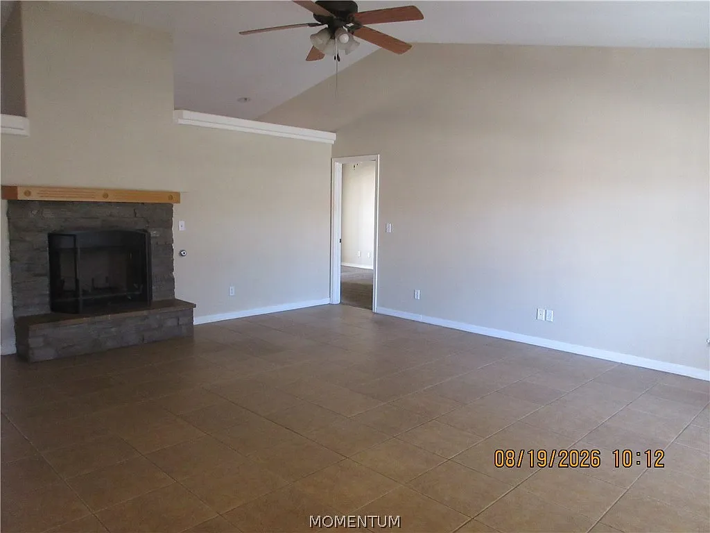 3 bed, 2.0 bath, 1530 sqft, $1,550 — Photo 2