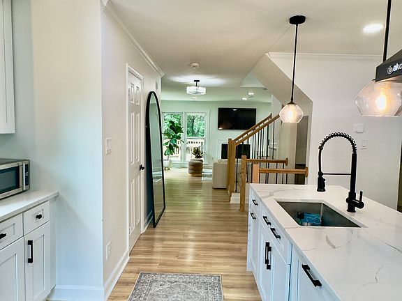 4th image of 6013 Rockton Ct