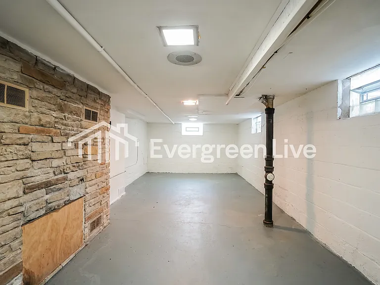 5708 N 74th St — Photo 13