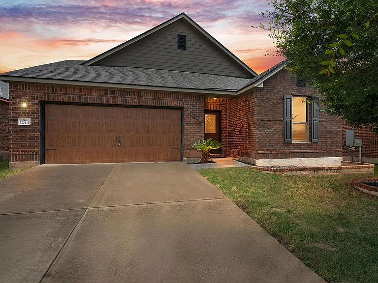 1244 Yellow Iris Rd — Photo 1