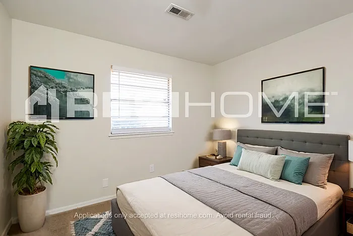 609 S Avery St — Photo 8