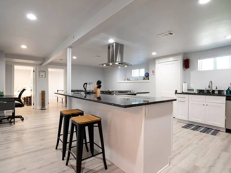 3 N Grant St #B — Photo 4
