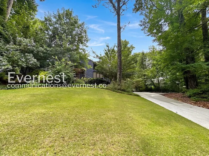 770 Bayliss Dr — Photo 2