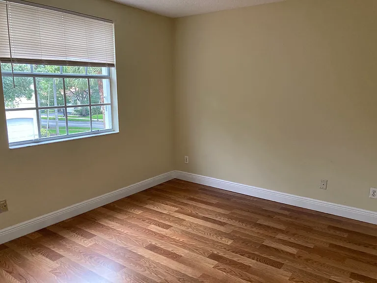 948 Jade Ct — Photo 7